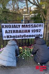 Britaniyada Xocalı soyqırımı ilə bağlı fləşmob keçirilib - FOTO