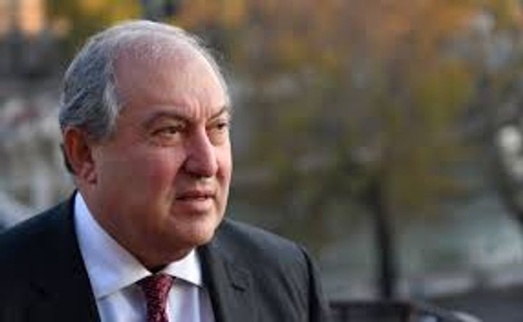Президент Армении не подписал указ об увольнении главы Генштаба ВС