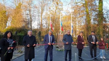 Niderlandda Xocalı şəhidlərinin xatirəsinə ucaldılmış abidənin açılışı olub - FOTO