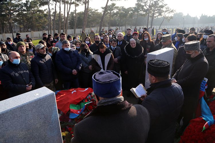 General-mayor Polad Həşimovun məzarı ziyarət edilib