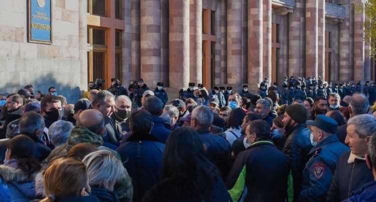 Relatives of Armenian military servicemen missing in Karabakh hold protest rally in front of government building