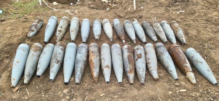 В прифронтовых районах Азербайджана обнаружены неразорвавшиеся боеприпасы - ФОТО