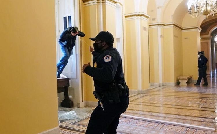 Guns and teargas in U.S. Capitol as Trump supporters attempt to overturn his loss - UPDATED-1 - VIDEO