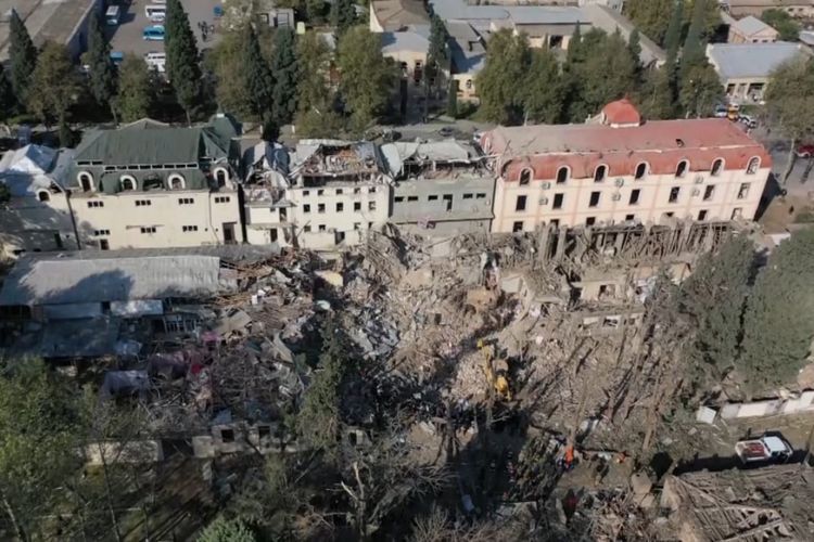 Президент: На месте разрушенных Арменией жилых зданий в Гяндже должны быть созданы мемориальные комплексы