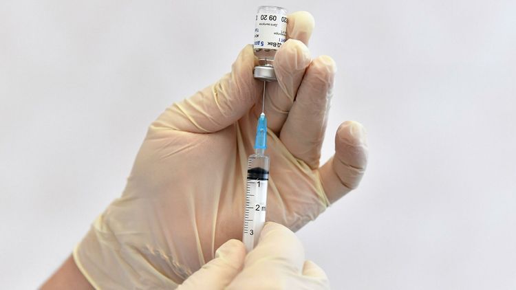Власти Китая вакцинировали от коронавируса более 9 млн человек