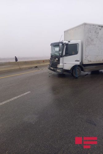 В результате обледенения дороги в Кюрдамире произошли цепные ДТП, пострадали сотрудники полиции - ФОТО