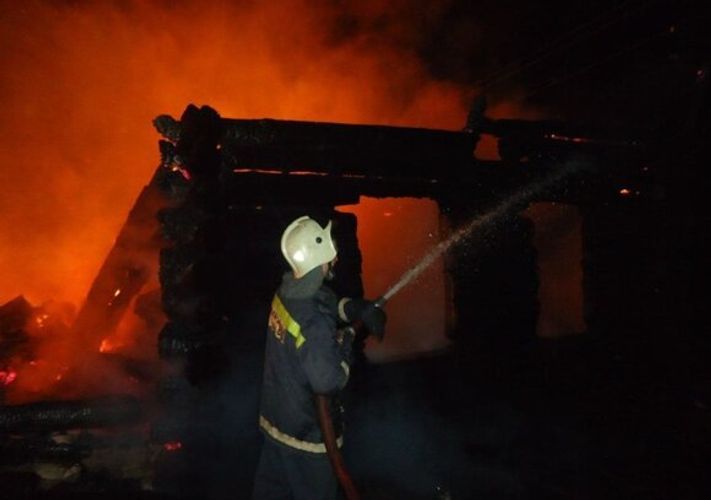 В России семь человек погибли при пожаре в частном доме