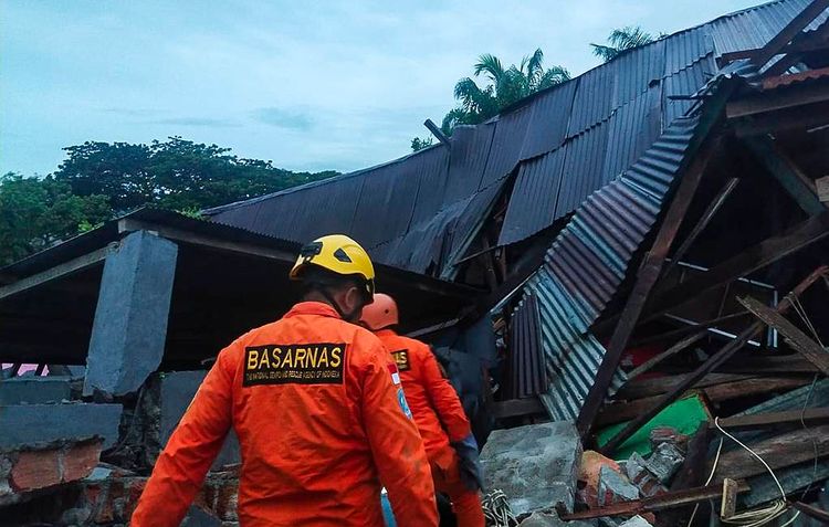 Число жертв землетрясения в Индонезии превысило 40 человек - ОБНОВЛЕНО