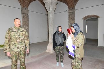 Azərbaycan Prezidenti Şuşadakı Saatlı məscidinə “Qurani-Şərif” hədiyyə edib