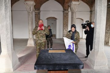 Azərbaycan Prezidenti Şuşadakı Saatlı məscidinə “Qurani-Şərif” hədiyyə edib