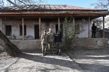 Prezident İlham Əliyev və ailə üzvləri Şuşada RİH binası, Natəvan bulağı, Bülbülün ev muzeyinə baş çəkiblər