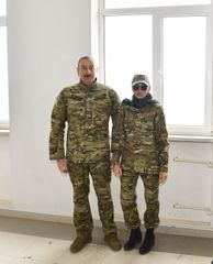 Prezident İlham Əliyev və ailə üzvləri Şuşada RİH binası, Natəvan bulağı, Bülbülün ev muzeyinə baş çəkiblər