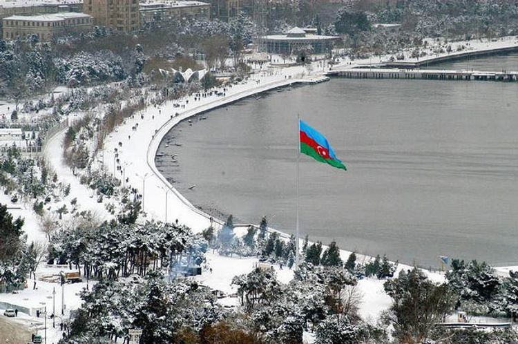 В Баку ожидается снег