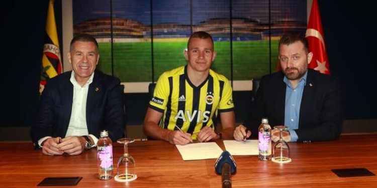 “Fənərbaxça” macarıstanlı futbolçunun transferini rəsmiləşdirib