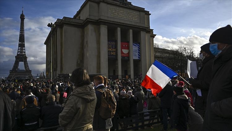 75 arrested in protests against security bill in France
