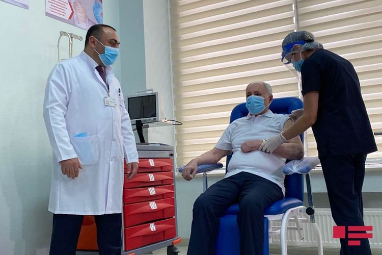 Azerbaijani Health Minister vaccinated against coronavirus