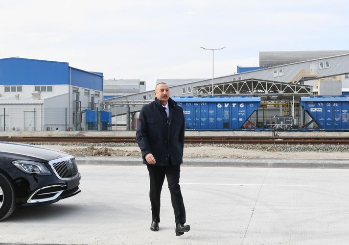 Президент Ильхам Алиев заложил фундамент двух заводов и открыл предприятие по производству листового стекла в Сумгайытском химпромпарке