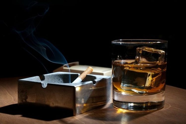 В прошлом году население Азербайджана израсходовало на напитки и сигареты около 2,2 млрд. манатов