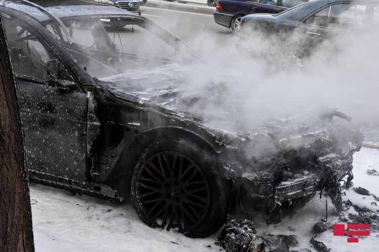 В Сабирабаде сгорел легковой автомобиль