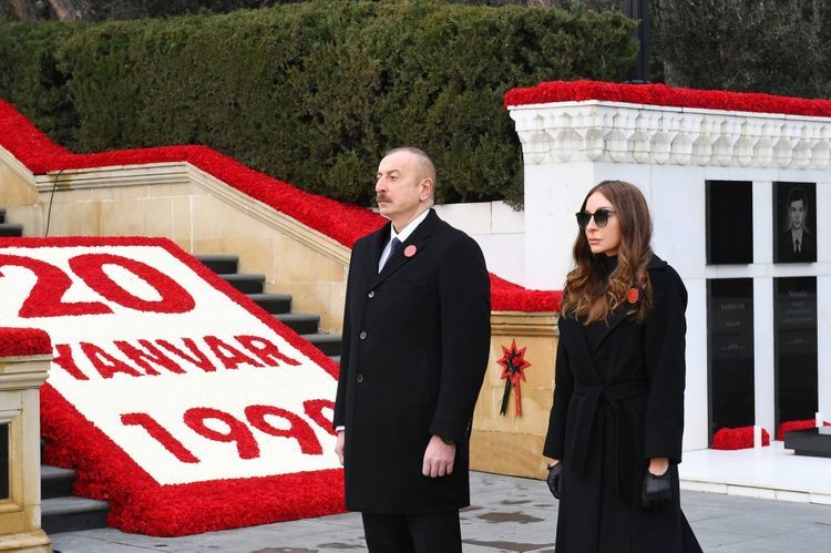 President Ilham Aliyev visits the Alley of Martyrs