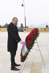 Prezident İlham Əliyev Şəhidlər xiyabanını ziyarət edib