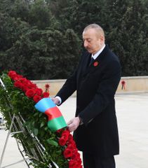 Prezident İlham Əliyev Şəhidlər xiyabanını ziyarət edib