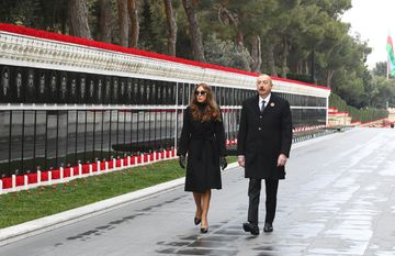 Prezident İlham Əliyev Şəhidlər xiyabanını ziyarət edib