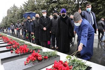 Azərbaycandakı dini konfenssiyaların rəhbərləri Şəhidlər xiyabanını ziyarət ediblər