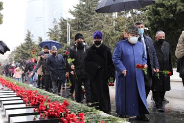 Azərbaycandakı dini konfenssiyaların rəhbərləri Şəhidlər xiyabanını ziyarət ediblər