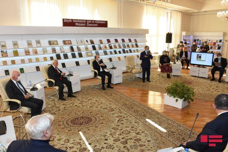 Открылась выставка «Великий азербайджанский поэт и мыслитель – Низами Гянджеви»