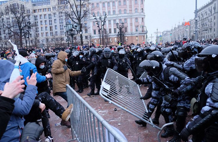 В Москве во время несогласованных акций пострадали 39 силовиков