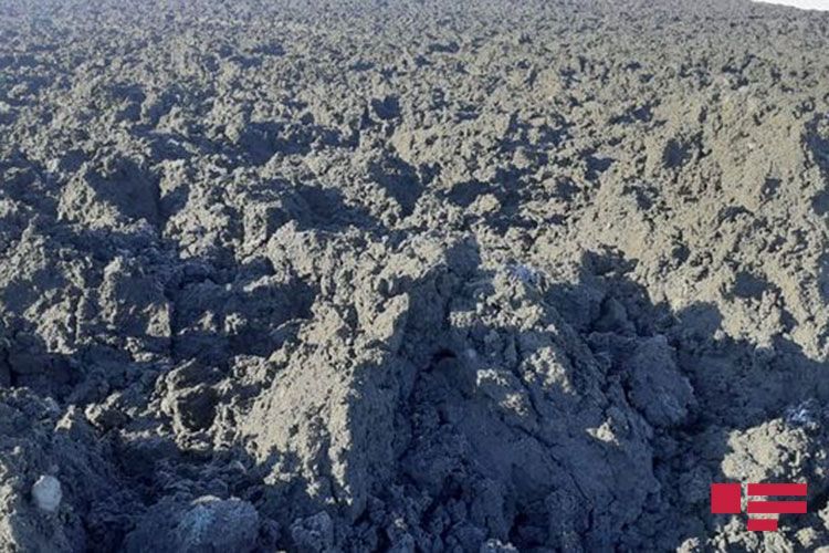 На территории села Гушчу Шамахинского района произошло извержение вулкана, на стенах 3 домов образовались трещины – ОБНОВЛЕНО 