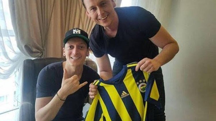 Məsut Özilin “Fənərbaxça”ya keçidi rəsmiləşib