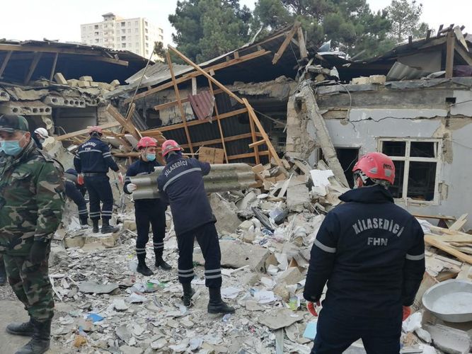 Azerbaijani MES: Search and rescue operation continue in house where explosion took place in Khirdalan