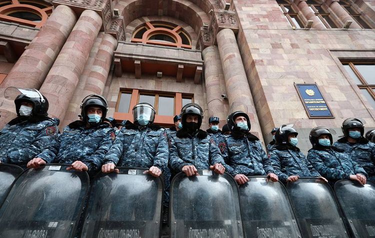 На акции протеста у здания правительства в Ереване задержаны 26 человек - ОБНОВЛЕНО