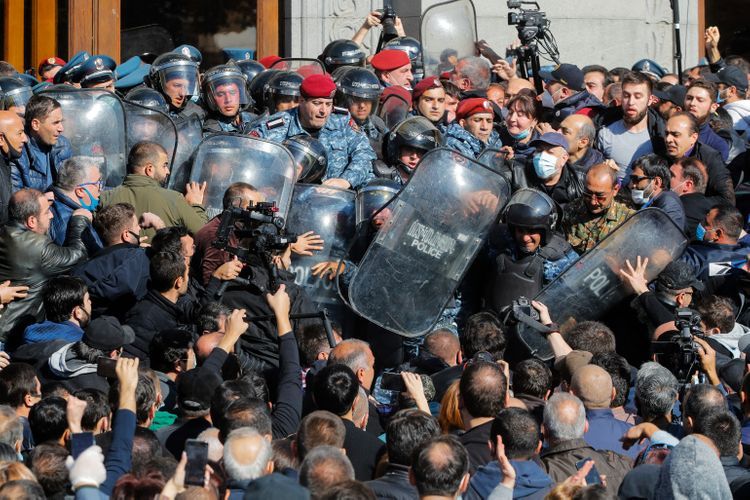 Clash broke out between police and protestors in Armenia, some detained