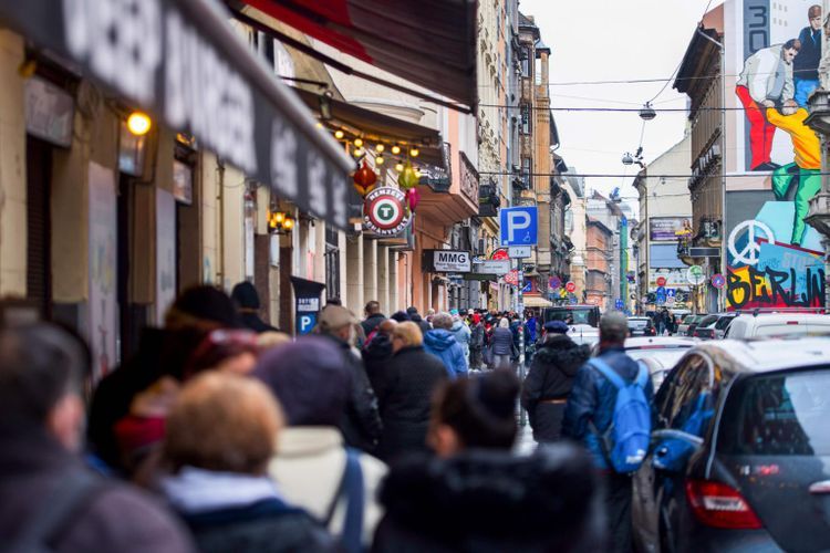 Macarıstanda koronavirusa qarşı məhdudiyyətlər martın 1-dək uzadılır
