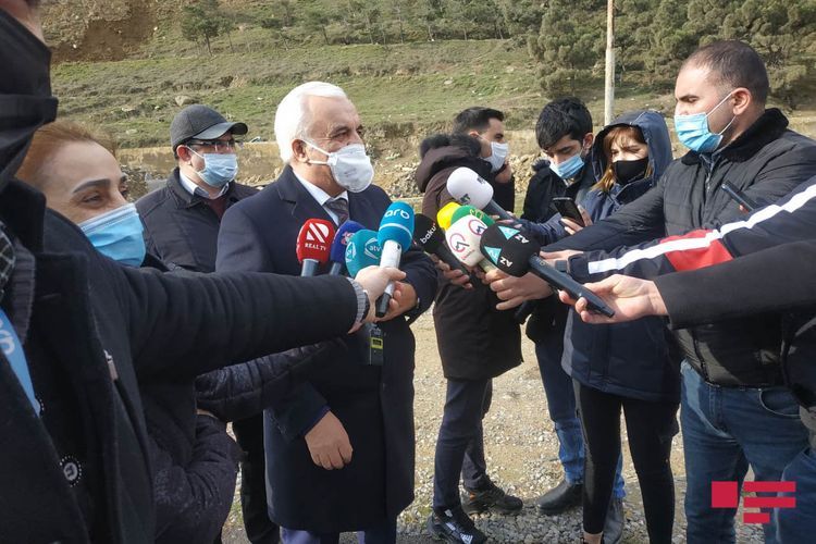 Эльхан Асадов: Произошедшее вчера землетрясение в Каспийском море привело к активизации оползня в Бадамдаре