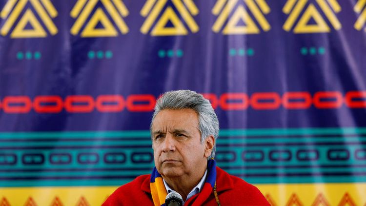 Самолет президента Эквадора совершил вынужденную посадку 