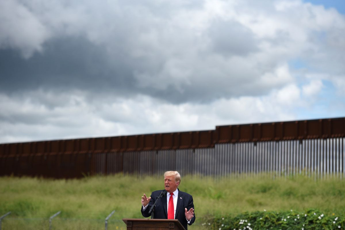 Trump seeks spotlight at U.S.-Mexico border with attacks on Biden policies