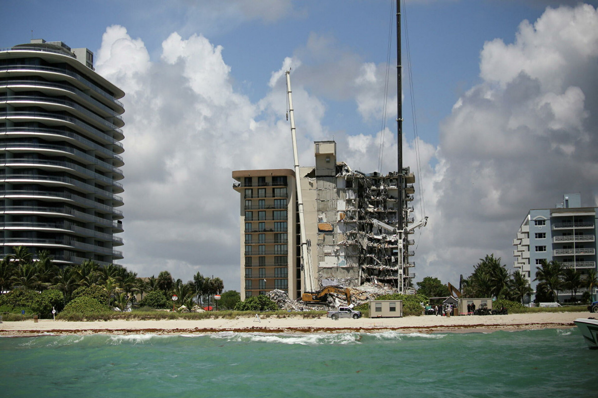 Число погибших при обрушении жилого дома в Майами возросло до 22 человек