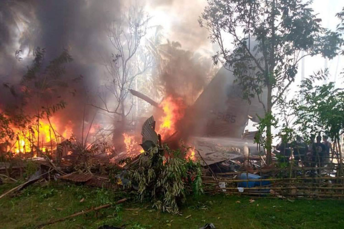 Число погибших при крушении военного самолета на Филиппинах возросло до 45 человек - ОБНОВЛЕНО-6 