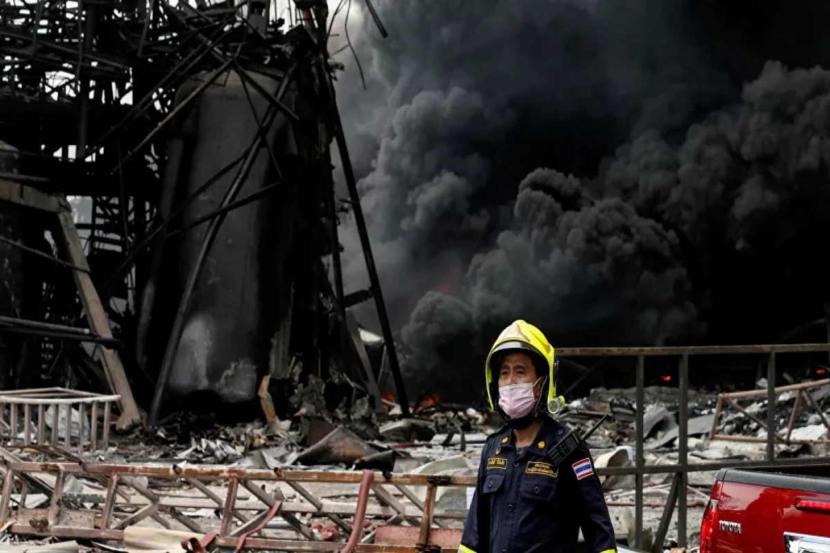 Fresh explosion injures firefighters at chemical factory in Thailand