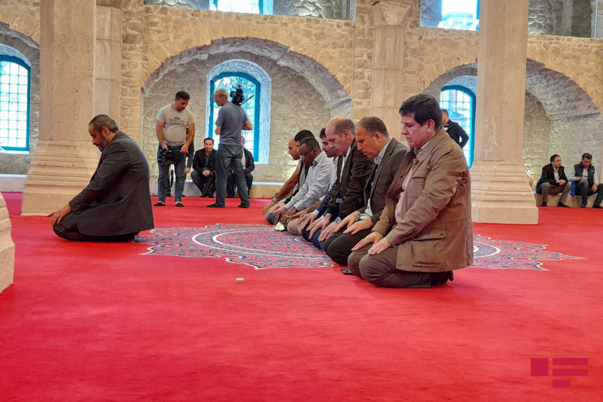 Foreign diplomats pray at Yukhari Govhar Aga Mosque