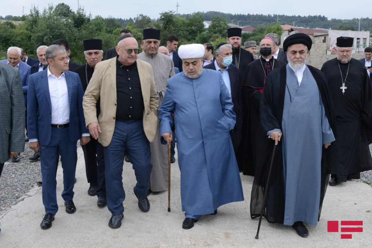 Главы религиозных конфессий посетили территорию в Шуше, где будет построена новая мечеть