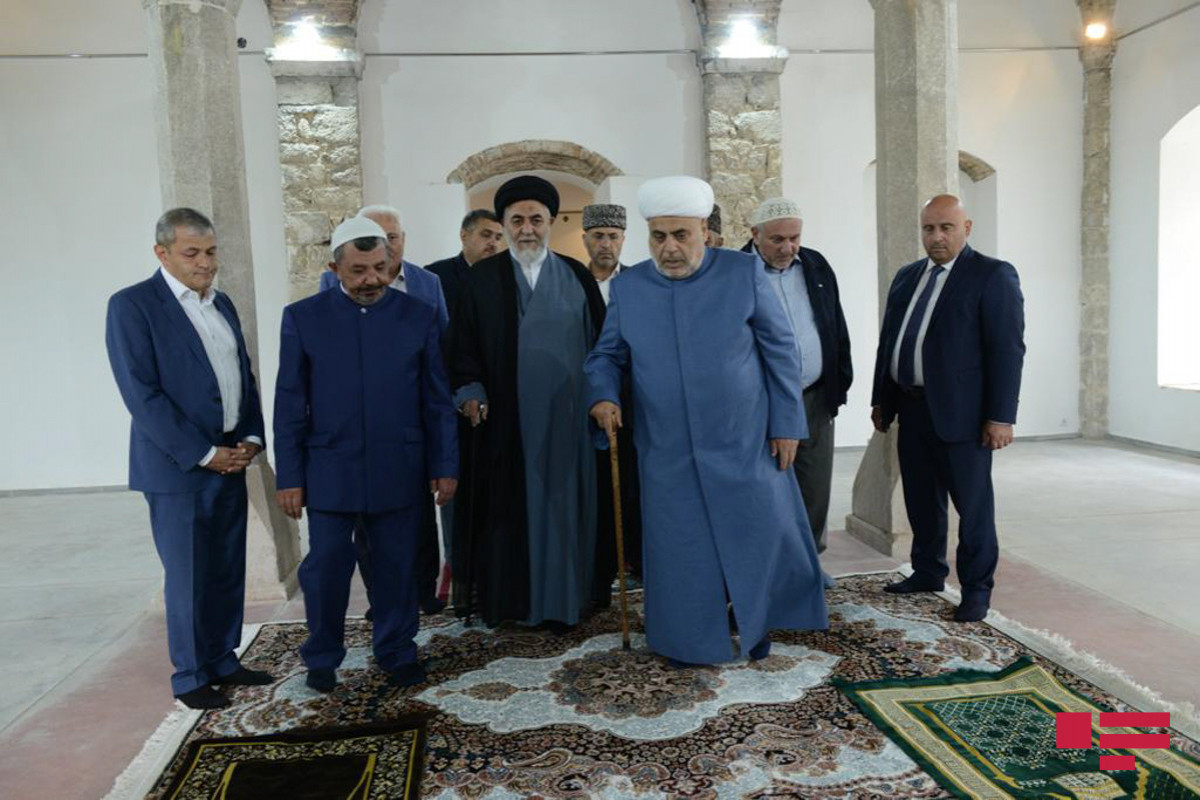 Религиозные деятели совершили намаз в мечеть Саатлы в Шуше