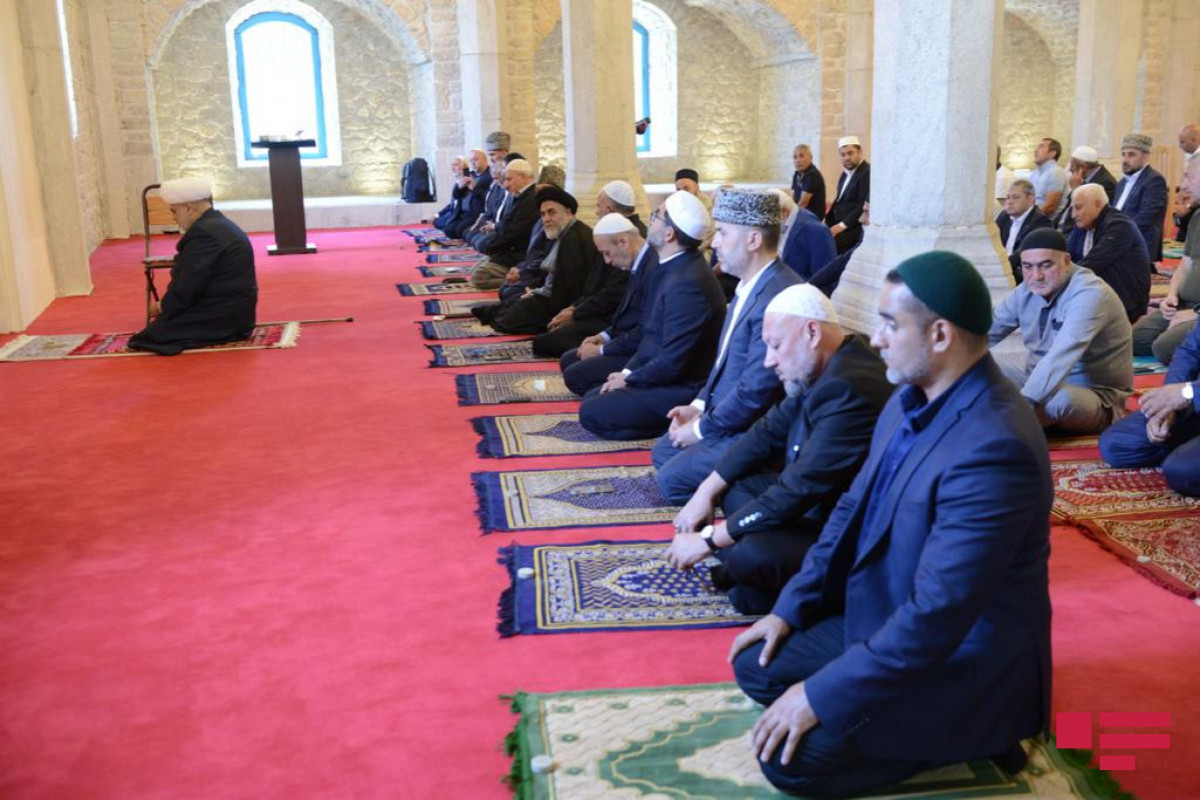 Clerics recited the Koran and offered Salat al-jama'ah at the Yukhari Govhar Agha Mosque-PHOTO 