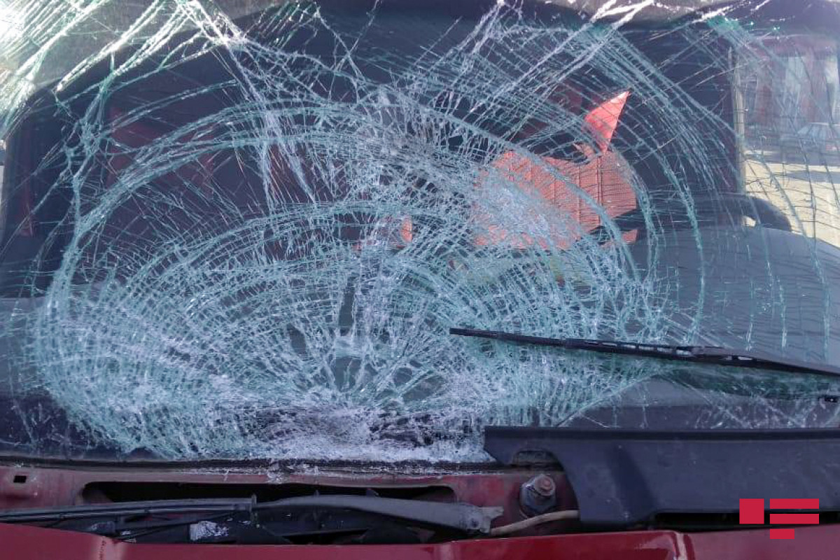 В Шеки столкнулись два легковых автомобиля, пострадала женщина