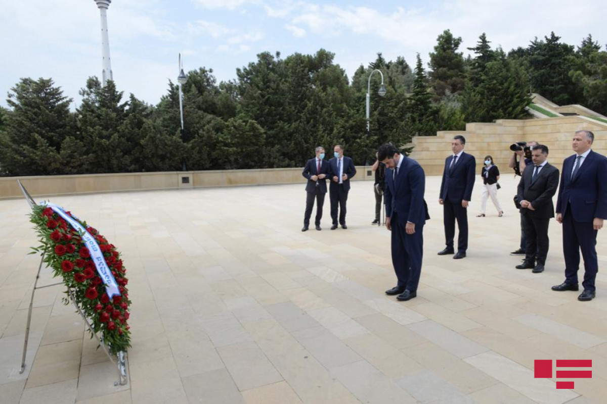 Kakha Kaladze visited the Alley of Honors and the Alley of Martyrs-PHOTO 