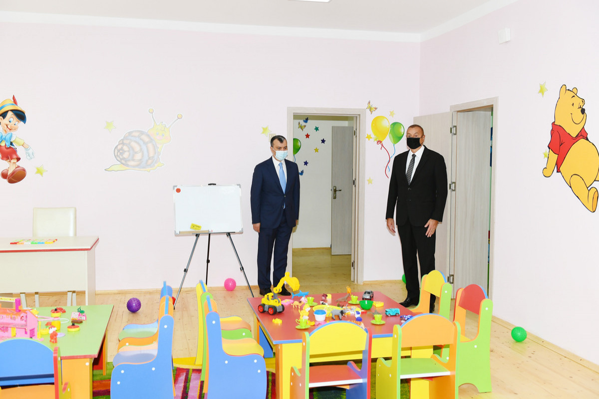 Президент Ильхам Алиев принял участие в церемонии вручения квартир и автомобилей семьям шехидов и инвалидам войны в Ходжасане-ВИДЕО -ОБНОВЛЕНО-1 